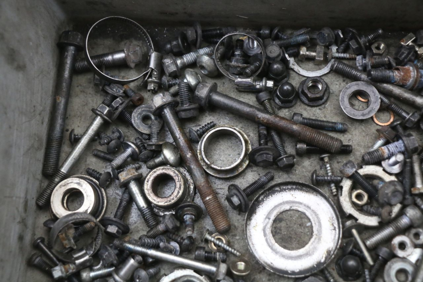 photo de ZAK SCHROEVEN EN BEVESTIGINGSMATERIAAL YAMAHA X-MAX XMAX 125 (2010 - 2013) - Detail van het onderdeel