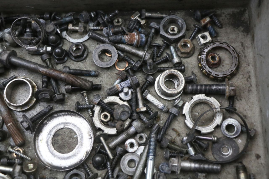 photo de ZAK SCHROEVEN EN BEVESTIGINGSMATERIAAL YAMAHA X-MAX XMAX 125 (2010 - 2013) - Zoom op gebruiksstaat