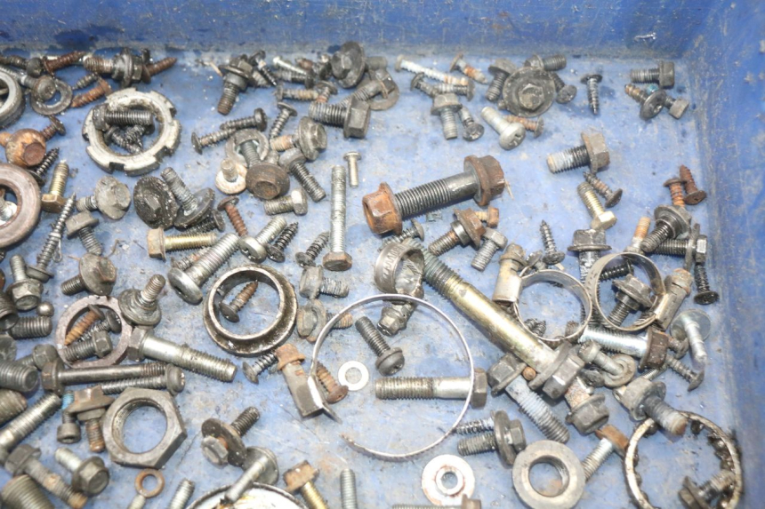 photo de ZAK SCHROEVEN EN BEVESTIGINGSMATERIAAL YAMAHA X-MAX XMAX 250 (2006 - 2009) - Zoom op gebruiksstaat