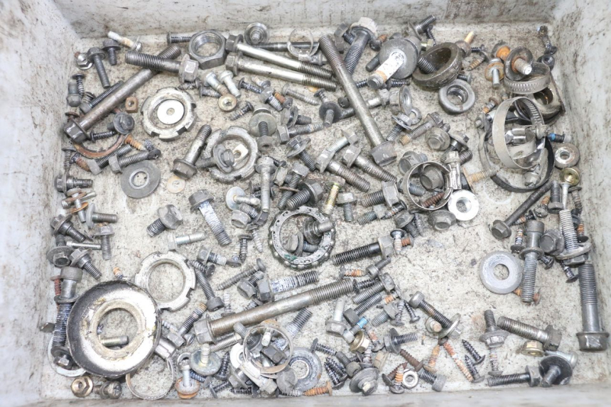 photo de ZAK SCHROEVEN EN BEVESTIGINGSMATERIAAL YAMAHA XMAX X-MAX 125 (2006 - 2009) - Hoofdaanzicht