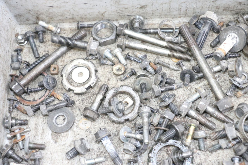 photo de ZAK SCHROEVEN EN BEVESTIGINGSMATERIAAL YAMAHA XMAX X-MAX 125 (2006 - 2009) - Zoom op gebruiksstaat