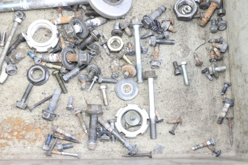 photo de ZAK SCHROEVEN EN BEVESTIGINGSMATERIAAL YAMAHA XMAX X-MAX 125 (2006 - 2009) - Detail van het onderdeel