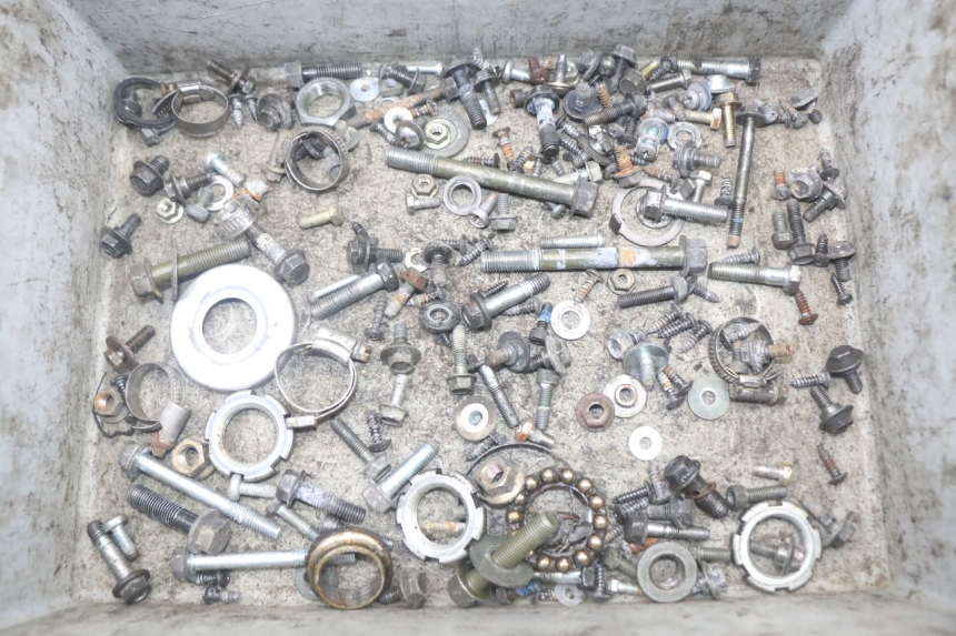 photo de ZAK SCHROEVEN EN BEVESTIGINGSMATERIAAL YAMAHA XMAX X-MAX 125 (2006 - 2009) - Hoofdaanzicht