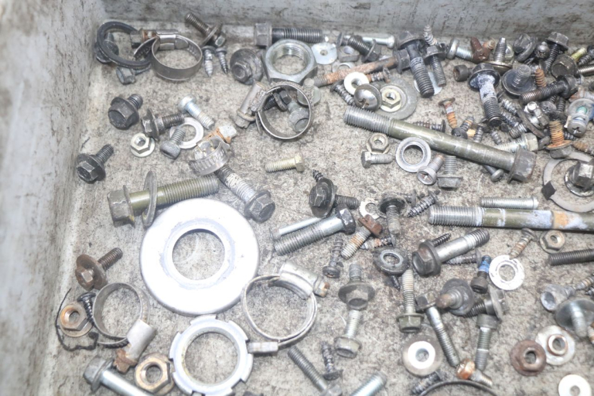 photo de ZAK SCHROEVEN EN BEVESTIGINGSMATERIAAL YAMAHA XMAX X-MAX 125 (2006 - 2009) - Detail van het onderdeel