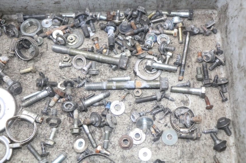 photo de ZAK SCHROEVEN EN BEVESTIGINGSMATERIAAL YAMAHA XMAX X-MAX 125 (2006 - 2009) - Zoom op gebruiksstaat