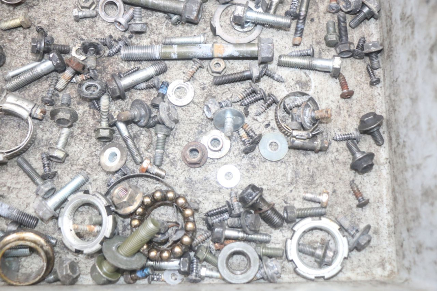 photo de ZAK SCHROEVEN EN BEVESTIGINGSMATERIAAL YAMAHA XMAX X-MAX 125 (2006 - 2009) - Technische close-up