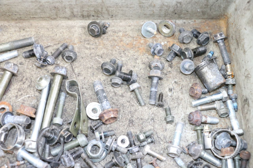 photo de ZAK SCHROEVEN EN BEVESTIGINGSMATERIAAL YAMAHA XMAX X-MAX 125 (2006 - 2009) - Zoom op gebruiksstaat