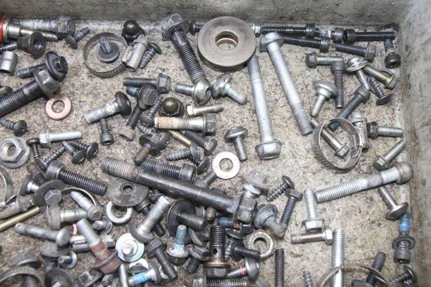 photo de ZAK SCHROEVEN EN BEVESTIGINGSMATERIAAL YAMAHA X-MAX XMAX 125 (2010 - 2013) - Zoom op gebruiksstaat