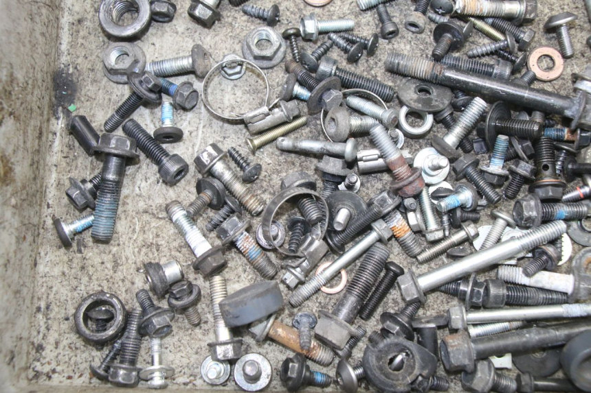 photo de ZAK SCHROEVEN EN BEVESTIGINGSMATERIAAL YAMAHA X-MAX XMAX 125 (2010 - 2013) - Andere kijkhoek