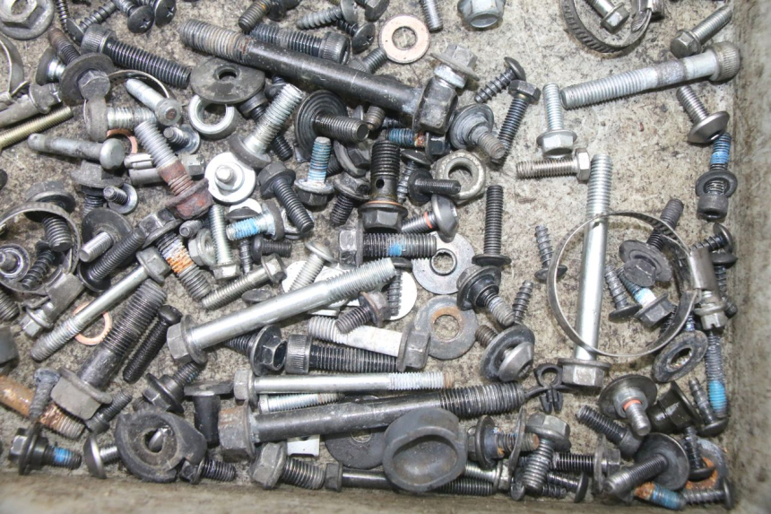 photo de ZAK SCHROEVEN EN BEVESTIGINGSMATERIAAL YAMAHA X-MAX XMAX 125 (2010 - 2013) - Technische close-up