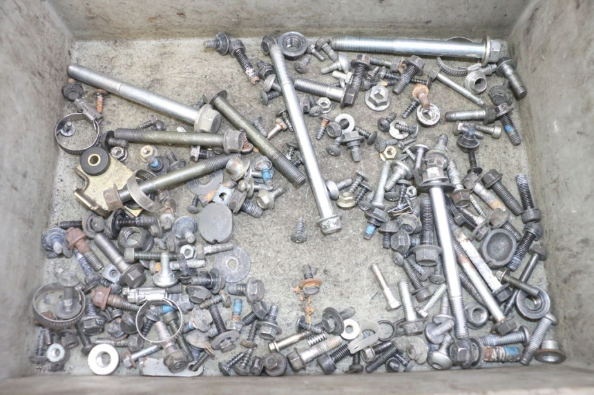 photo de ZAK SCHROEVEN EN BEVESTIGINGSMATERIAAL YAMAHA X-MAX XMAX 125 (2010 - 2013) - Hoofdaanzicht