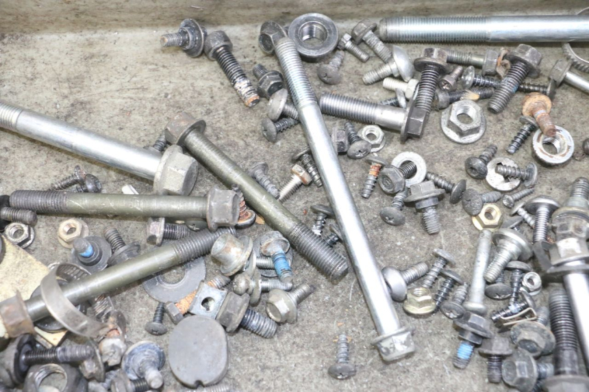 photo de ZAK SCHROEVEN EN BEVESTIGINGSMATERIAAL YAMAHA X-MAX XMAX 125 (2010 - 2013) - Detail van het onderdeel