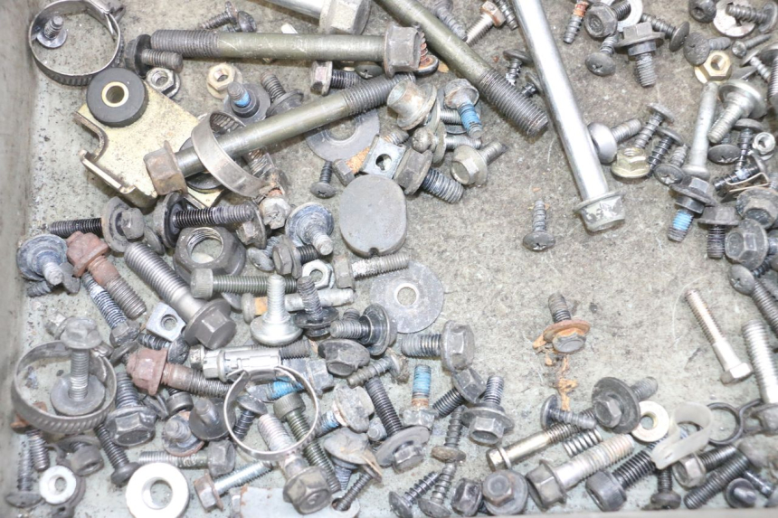 photo de ZAK SCHROEVEN EN BEVESTIGINGSMATERIAAL YAMAHA X-MAX XMAX 125 (2010 - 2013) - Zoom op gebruiksstaat