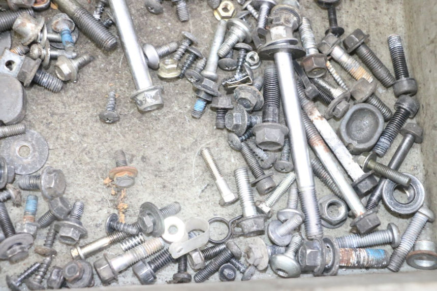 photo de ZAK SCHROEVEN EN BEVESTIGINGSMATERIAAL YAMAHA X-MAX XMAX 125 (2010 - 2013) - Andere kijkhoek