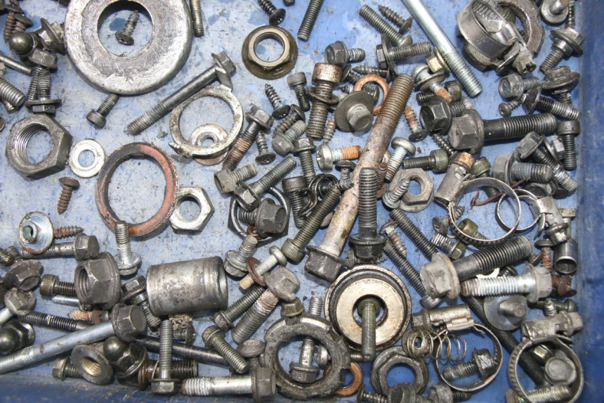 photo de ZAK SCHROEVEN EN BEVESTIGINGSMATERIAAL YAMAHA XMAX X-MAX 125 (2006 - 2009) - Andere kijkhoek