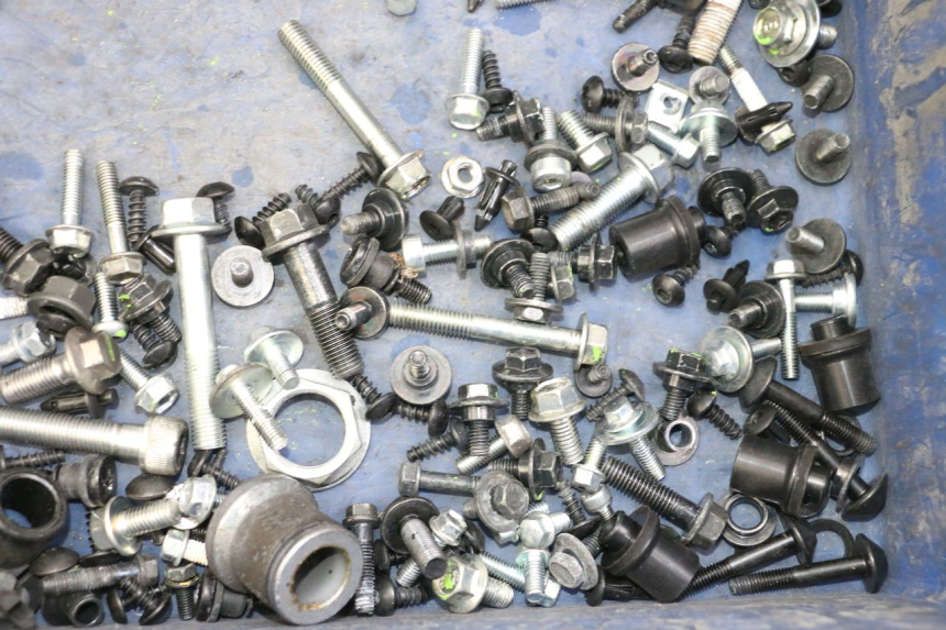 photo de ZAK SCHROEVEN EN BEVESTIGINGSMATERIAAL YAMAHA XMAX X-MAX 125 (2021 - 2025) - Detail van het onderdeel