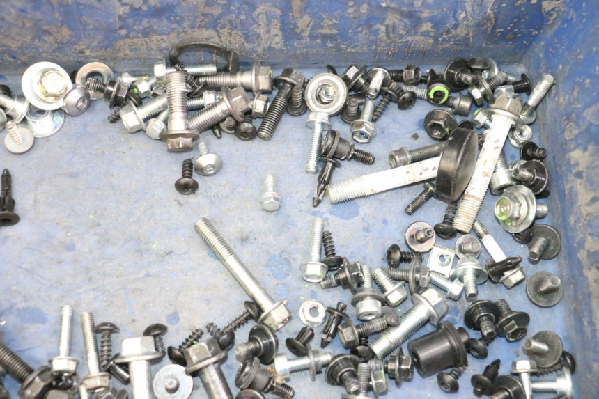 photo de ZAK SCHROEVEN EN BEVESTIGINGSMATERIAAL YAMAHA XMAX X-MAX 125 (2021 - 2025) - Andere kijkhoek