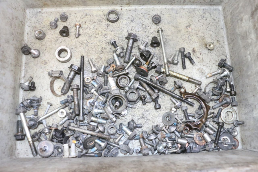 photo de ZAK SCHROEVEN EN BEVESTIGINGSMATERIAAL YAMAHA X-MAX XMAX 125 (2010 - 2013) - Hoofdaanzicht