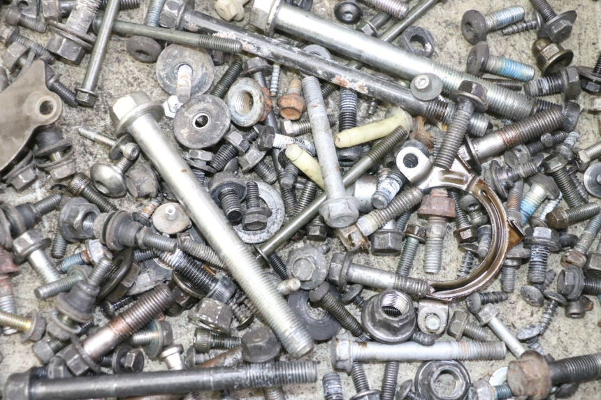 photo de ZAK SCHROEVEN EN BEVESTIGINGSMATERIAAL YAMAHA X-MAX XMAX 125 (2010 - 2013) - Detail van het onderdeel