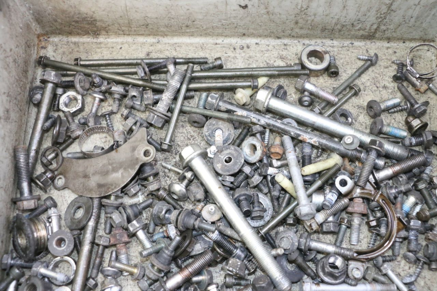 photo de ZAK SCHROEVEN EN BEVESTIGINGSMATERIAAL YAMAHA X-MAX XMAX 125 (2010 - 2013) - Zoom op gebruiksstaat