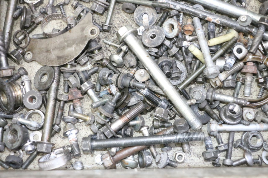 photo de ZAK SCHROEVEN EN BEVESTIGINGSMATERIAAL YAMAHA X-MAX XMAX 125 (2010 - 2013) - Andere kijkhoek