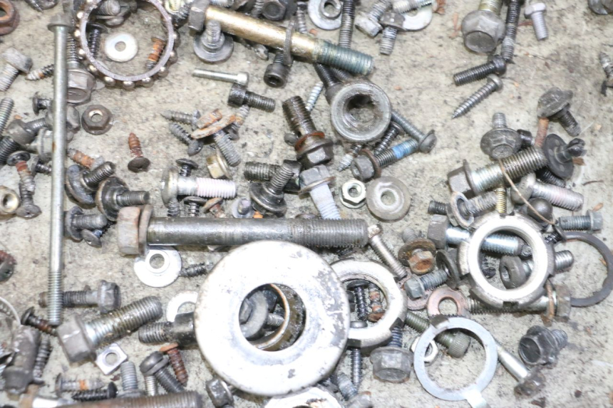 photo de ZAK SCHROEVEN EN BEVESTIGINGSMATERIAAL YAMAHA X-MAX XMAX 250 (2006 - 2009) - Detail van het onderdeel