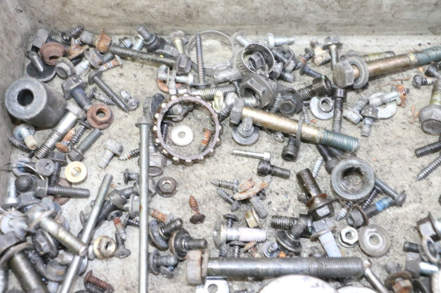 photo de ZAK SCHROEVEN EN BEVESTIGINGSMATERIAAL YAMAHA X-MAX XMAX 250 (2006 - 2009) - Zoom op gebruiksstaat