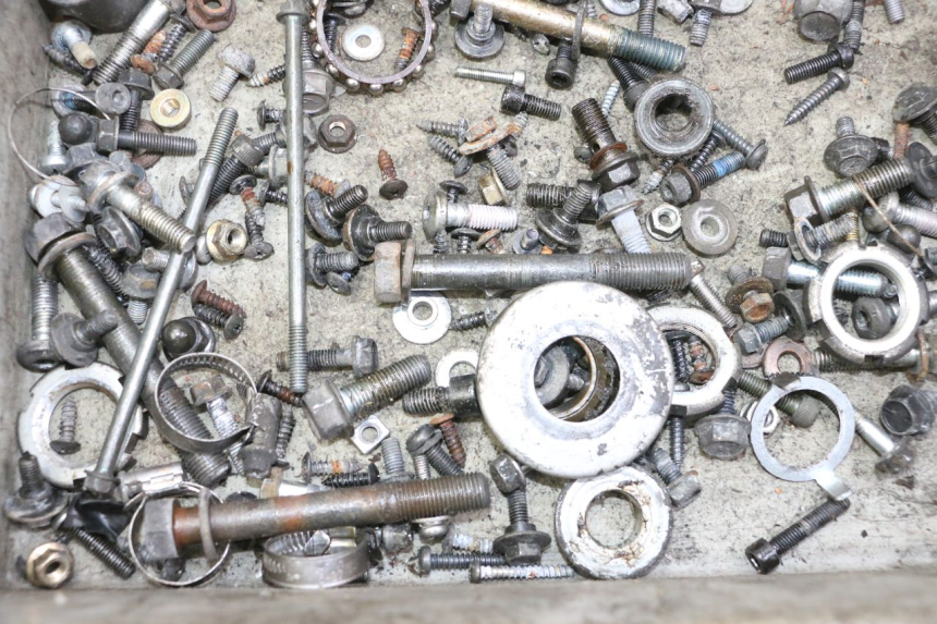 photo de ZAK SCHROEVEN EN BEVESTIGINGSMATERIAAL YAMAHA X-MAX XMAX 250 (2006 - 2009) - Andere kijkhoek