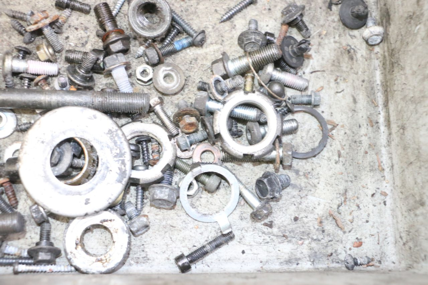 photo de ZAK SCHROEVEN EN BEVESTIGINGSMATERIAAL YAMAHA X-MAX XMAX 250 (2006 - 2009) - Technische close-up