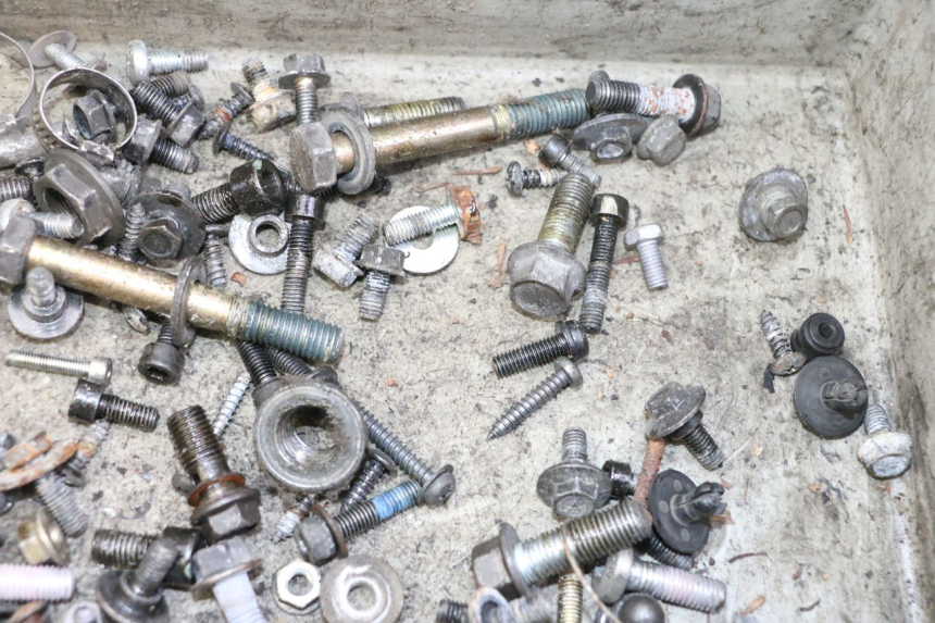 photo de ZAK SCHROEVEN EN BEVESTIGINGSMATERIAAL YAMAHA X-MAX XMAX 250 (2006 - 2009) - Overzicht