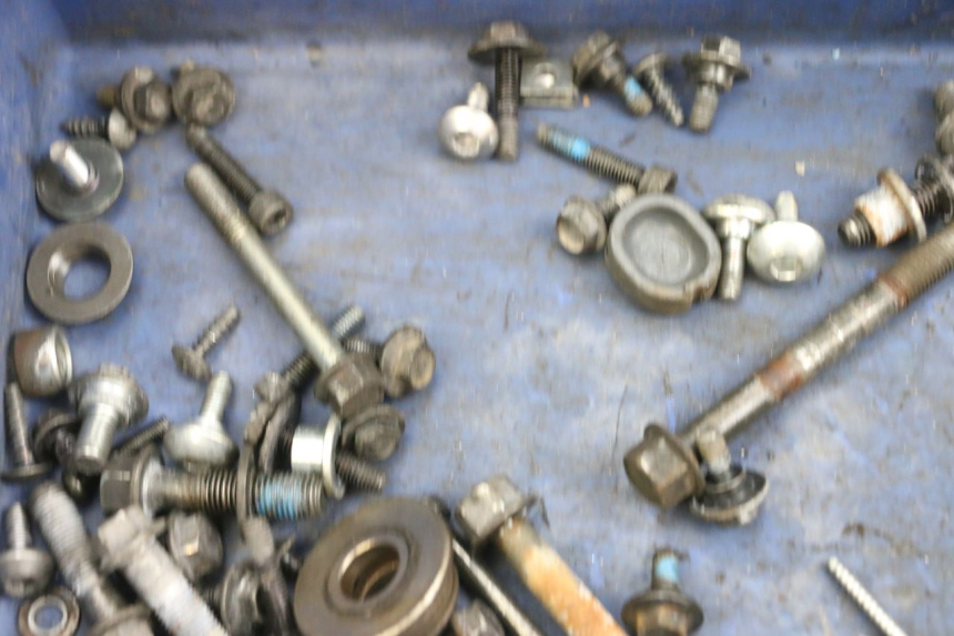 photo de ZAK SCHROEVEN EN BEVESTIGINGSMATERIAAL YAMAHA X-MAX XMAX 125 (2010 - 2013) - Technische close-up