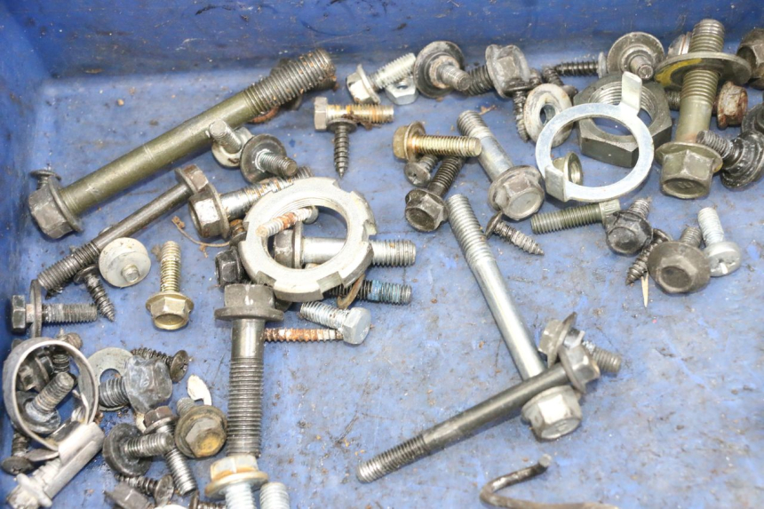 photo de ZAK SCHROEVEN EN BEVESTIGINGSMATERIAAL YAMAHA XMAX X-MAX 125 (2006 - 2009) - Andere kijkhoek