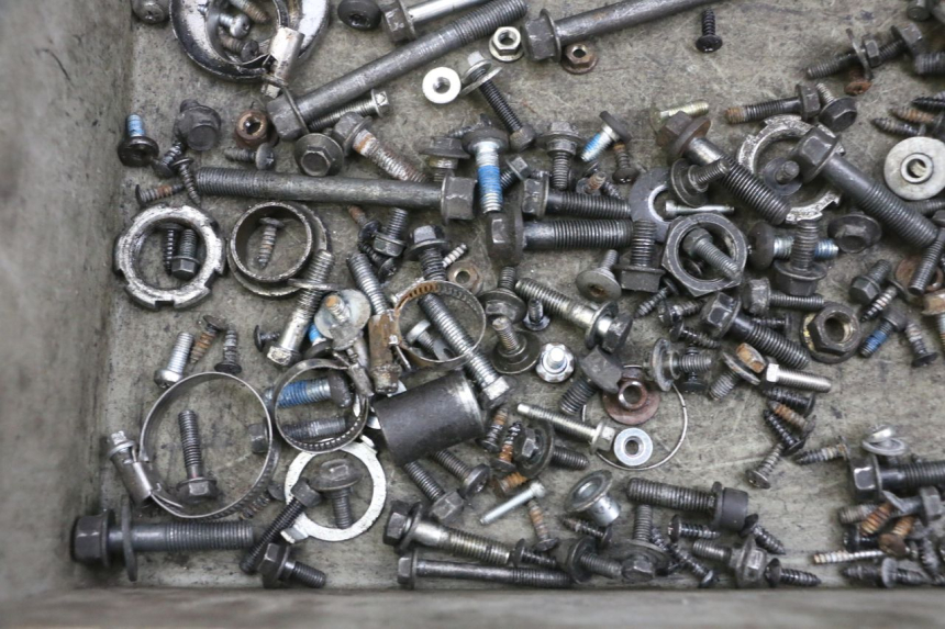 photo de ZAK SCHROEVEN EN BEVESTIGINGSMATERIAAL YAMAHA XMAX X-MAX 125 (2006 - 2009) - Technische close-up