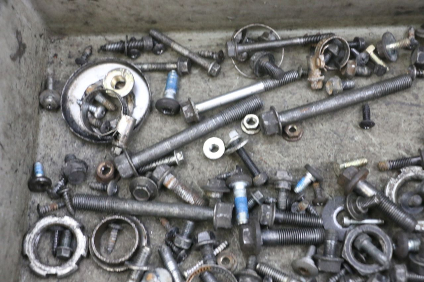 photo de ZAK SCHROEVEN EN BEVESTIGINGSMATERIAAL YAMAHA XMAX X-MAX 125 (2006 - 2009) - Overzicht