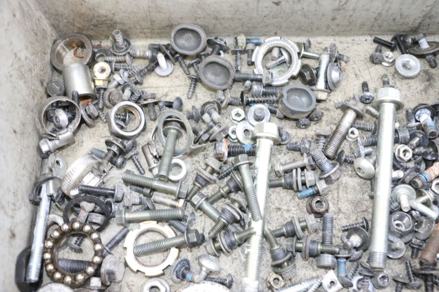 photo de ZAK SCHROEVEN EN BEVESTIGINGSMATERIAAL YAMAHA X-MAX XMAX 125 (2010 - 2013) - Zoom op gebruiksstaat