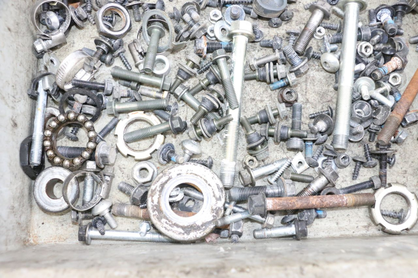 photo de ZAK SCHROEVEN EN BEVESTIGINGSMATERIAAL YAMAHA X-MAX XMAX 125 (2010 - 2013) - Andere kijkhoek