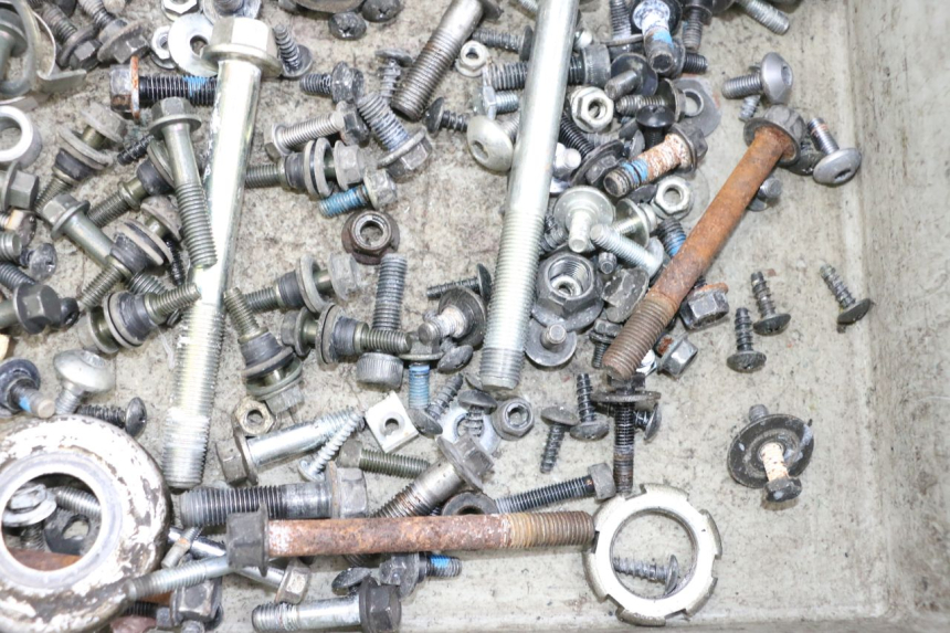 photo de ZAK SCHROEVEN EN BEVESTIGINGSMATERIAAL YAMAHA X-MAX XMAX 125 (2010 - 2013) - Technische close-up