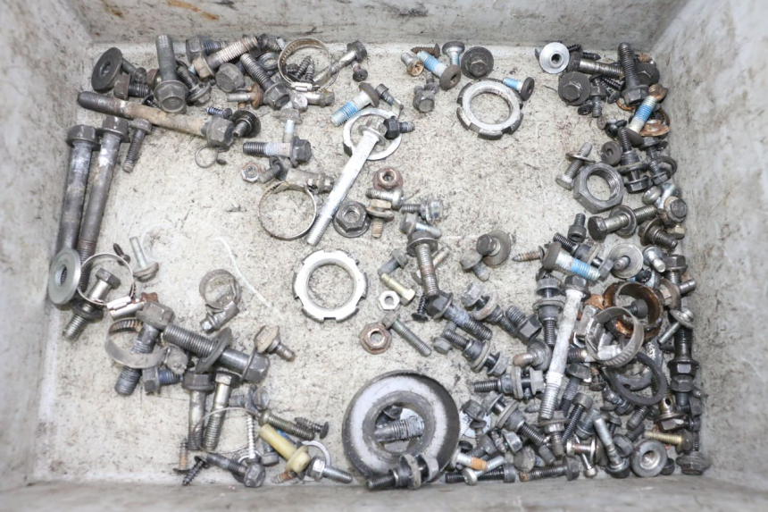 photo de ZAK SCHROEVEN EN BEVESTIGINGSMATERIAAL YAMAHA XMAX X-MAX 125 (2006 - 2009) - Hoofdaanzicht