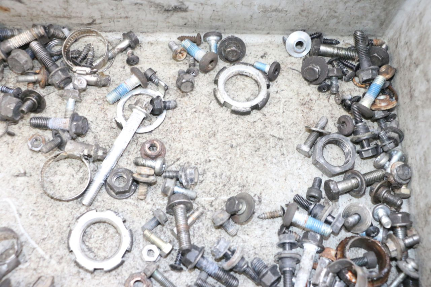 photo de ZAK SCHROEVEN EN BEVESTIGINGSMATERIAAL YAMAHA XMAX X-MAX 125 (2006 - 2009) - Zoom op gebruiksstaat