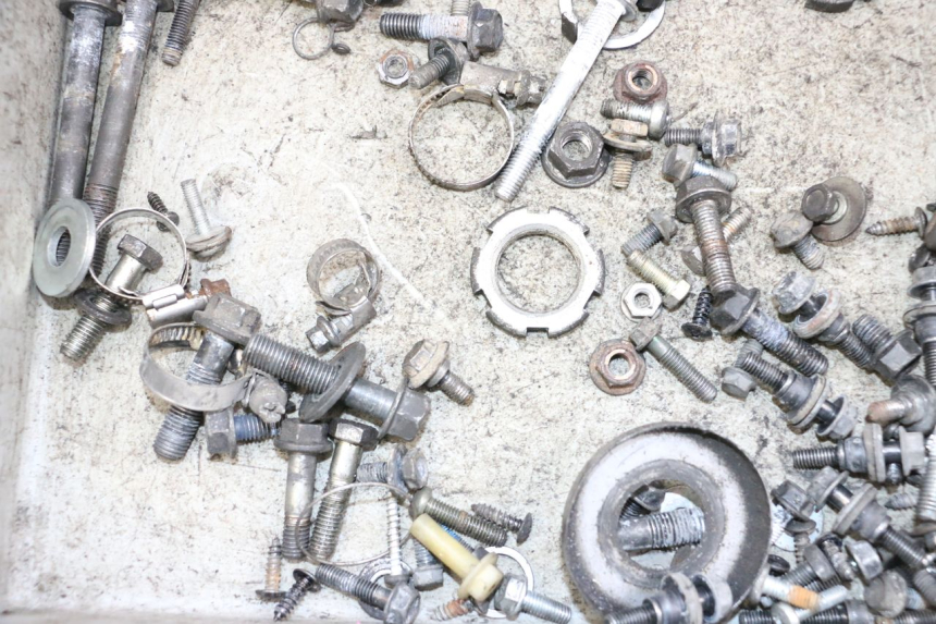 photo de ZAK SCHROEVEN EN BEVESTIGINGSMATERIAAL YAMAHA XMAX X-MAX 125 (2006 - 2009) - Technische close-up