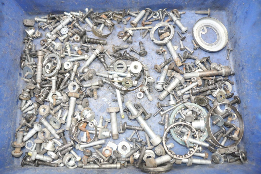 photo de ZAK SCHROEVEN EN BEVESTIGINGSMATERIAAL PIAGGIO X10 125 (2012 - 2017) - Hoofdaanzicht