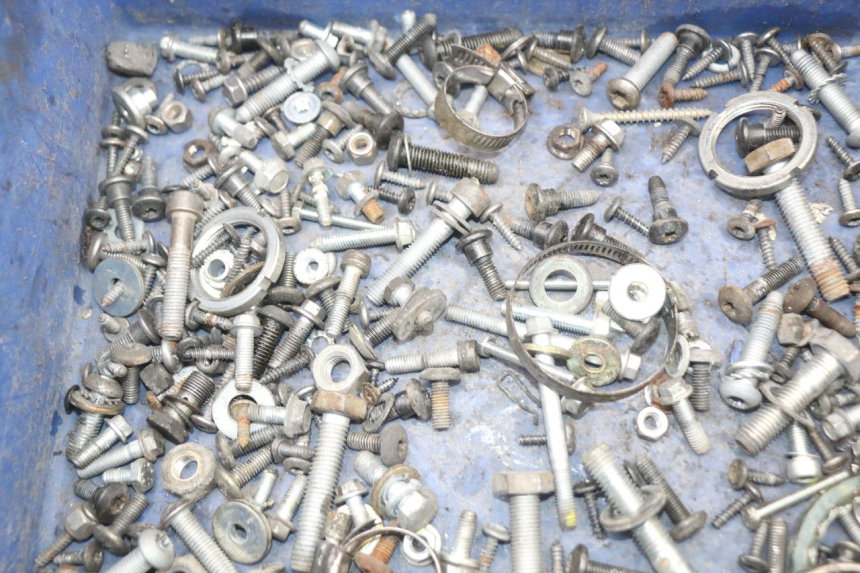 photo de ZAK SCHROEVEN EN BEVESTIGINGSMATERIAAL PIAGGIO X10 125 (2012 - 2017) - Detail van het onderdeel