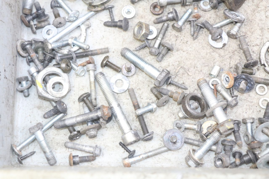 photo de ZAK SCHROEVEN EN BEVESTIGINGSMATERIAAL PIAGGIO X8 125 (2004 - 2007) - Detail van het onderdeel