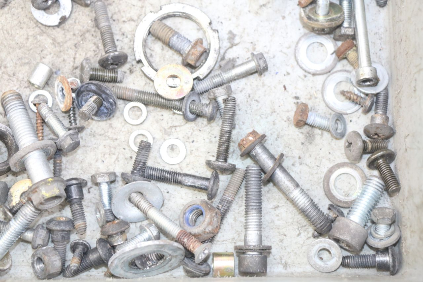 photo de ZAK SCHROEVEN EN BEVESTIGINGSMATERIAAL PIAGGIO X8 125 (2004 - 2007) - Zoom op gebruiksstaat