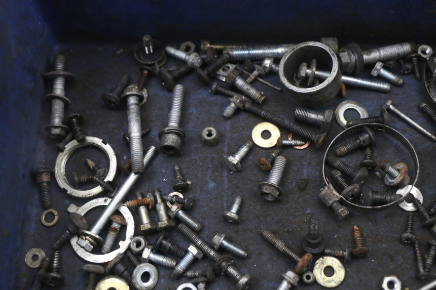 photo de ZAK SCHROEVEN EN BEVESTIGINGSMATERIAAL PIAGGIO X8 125 (2004 - 2007) - Detail van het onderdeel