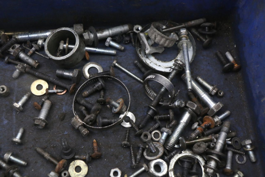 photo de ZAK SCHROEVEN EN BEVESTIGINGSMATERIAAL PIAGGIO X8 125 (2004 - 2007) - Zoom op gebruiksstaat