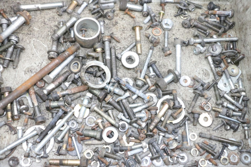 photo de ZAK SCHROEVEN EN BEVESTIGINGSMATERIAAL PIAGGIO X8 125 (2004 - 2007) - Detail van het onderdeel