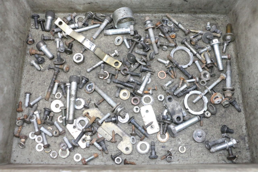 photo de ZAK SCHROEVEN EN BEVESTIGINGSMATERIAAL PIAGGIO X8 125 (2004 - 2007) - Hoofdaanzicht