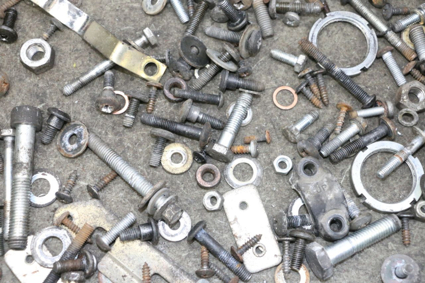 photo de ZAK SCHROEVEN EN BEVESTIGINGSMATERIAAL PIAGGIO X8 125 (2004 - 2007) - Detail van het onderdeel