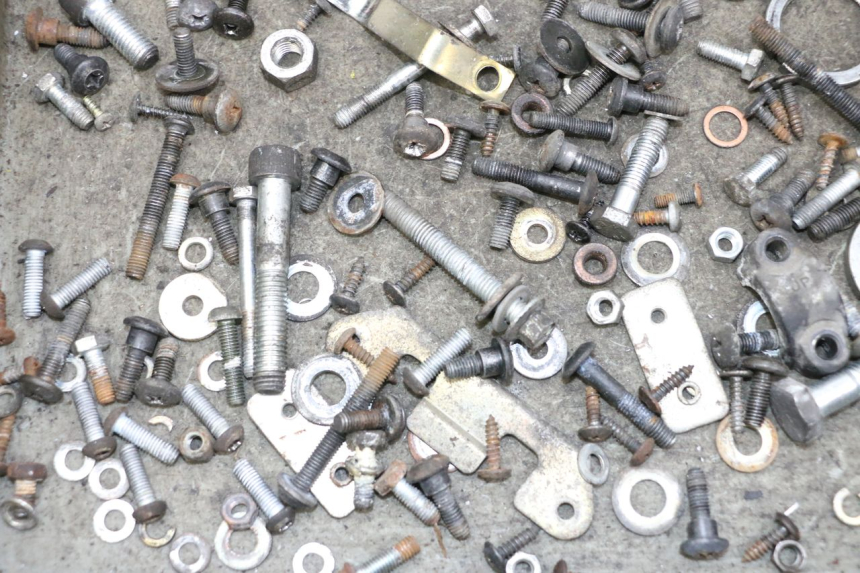 photo de ZAK SCHROEVEN EN BEVESTIGINGSMATERIAAL PIAGGIO X8 125 (2004 - 2007) - Andere kijkhoek